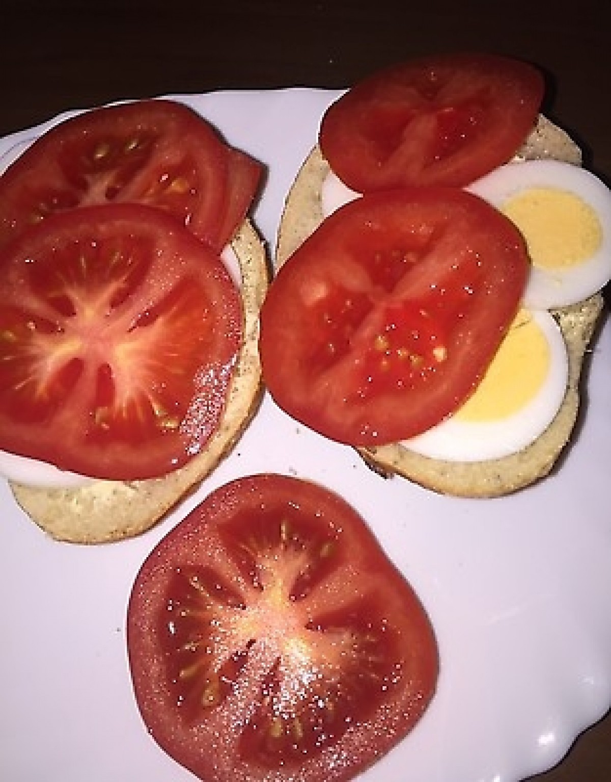 Przepis na Kanapka z jajkiem i pomidorem