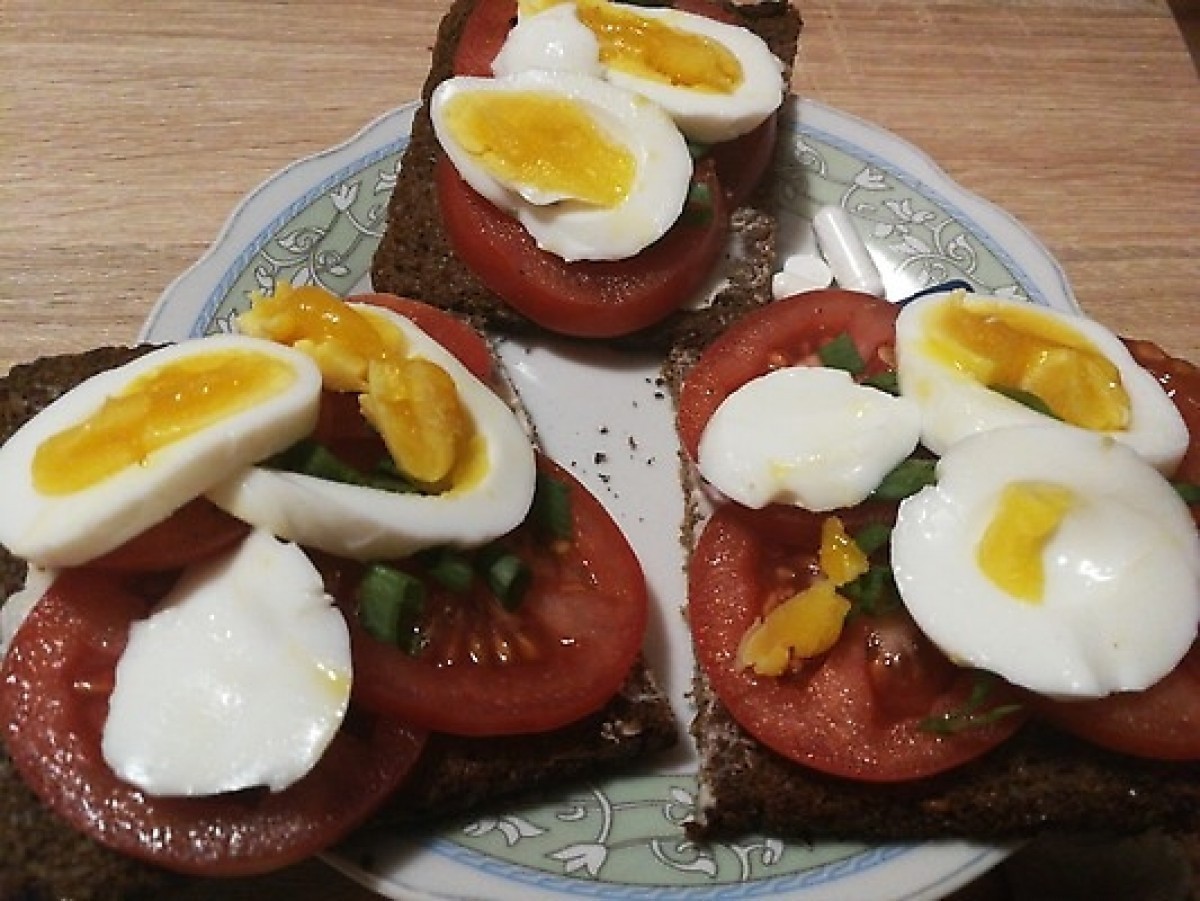 Przepis na Kanapka z jajkiem i pomidorem