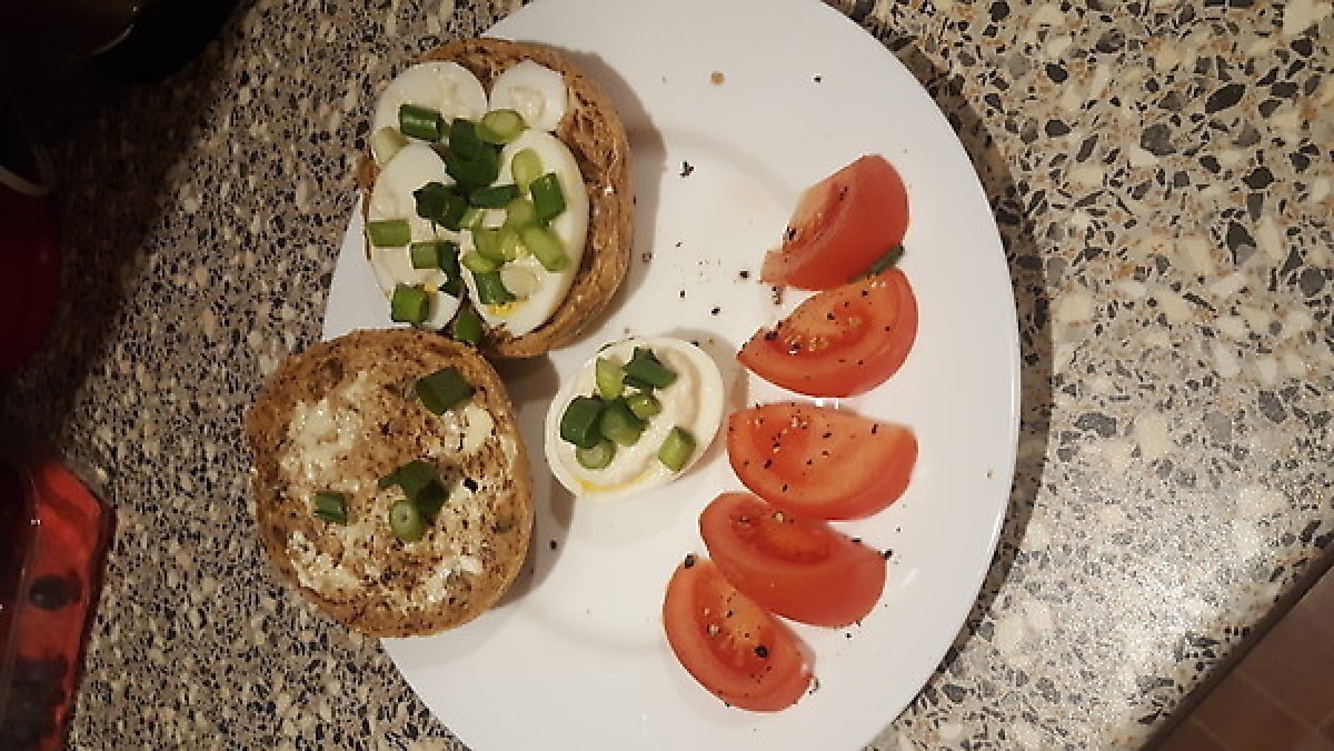 Przepis na Kanapka z jajkiem i pomidorem