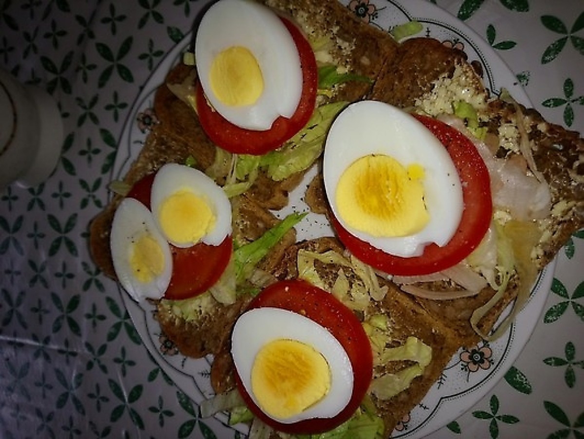Przepis na Kanapka z jajkiem i pomidorem
