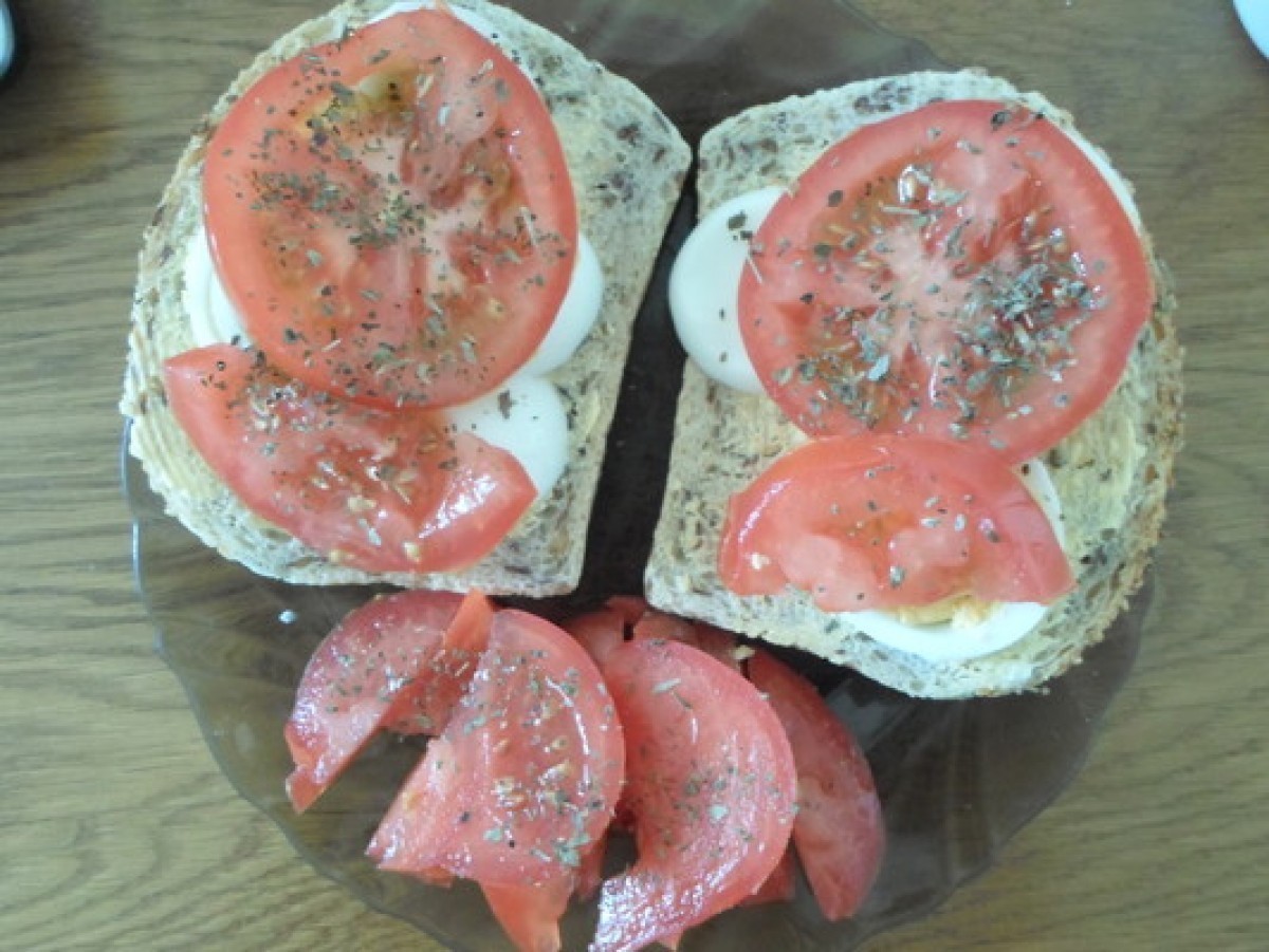 Przepis na Kanapka z jajkiem i pomidorem