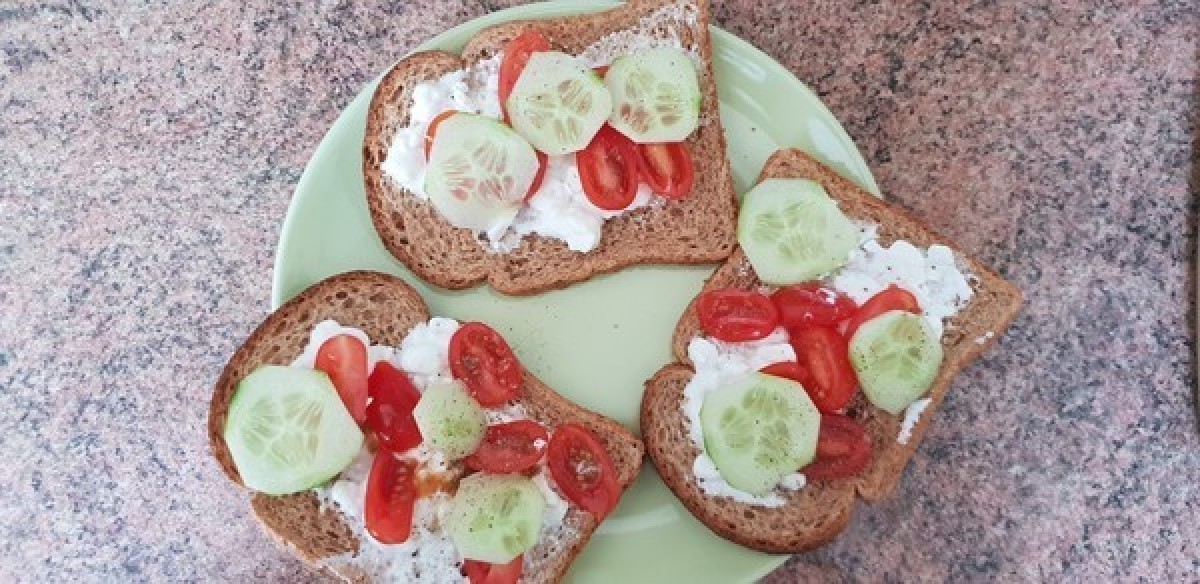 Przepis na Kanapka z kolorowym twarożkiem