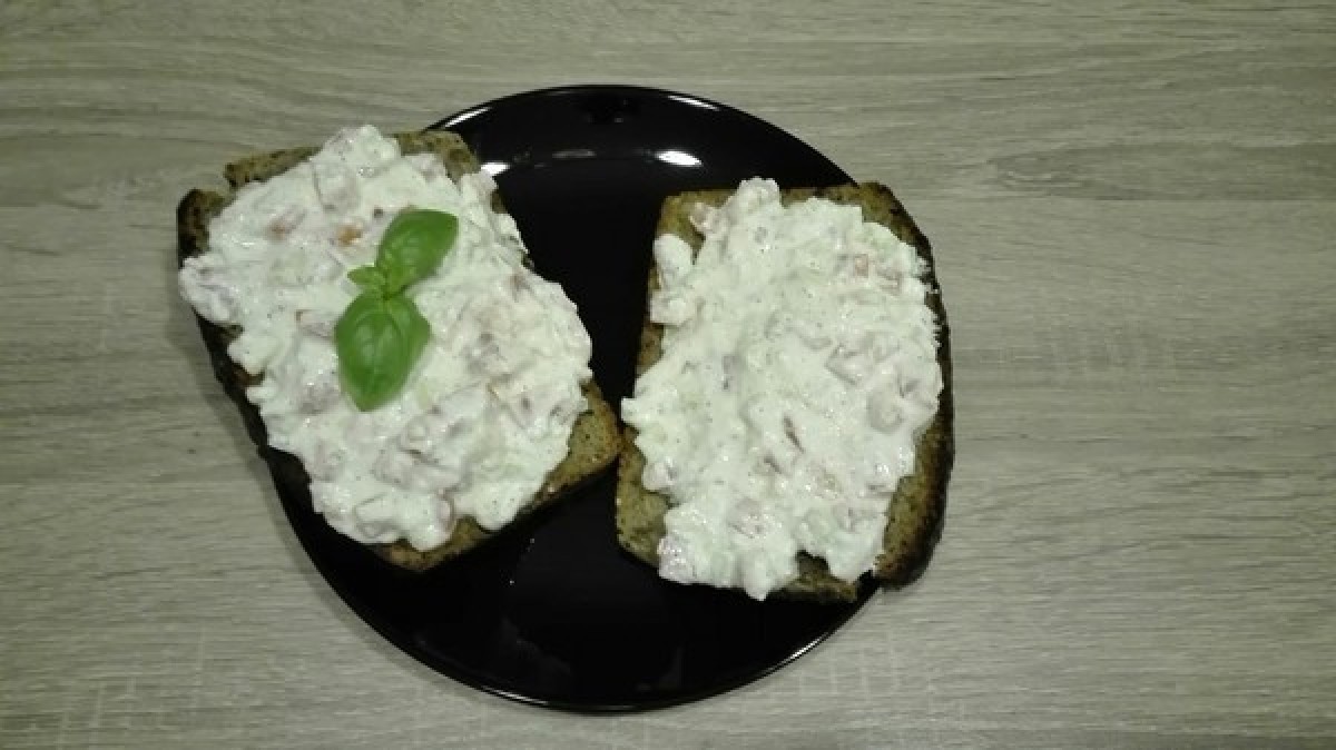 Przepis na Kanapka z kolorowym twarożkiem