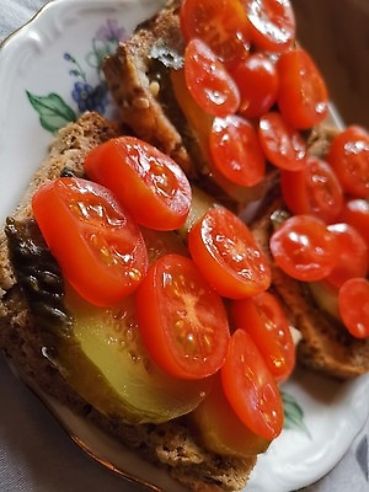 Przepis na Kanapka z pomidorem i ogórkiem
