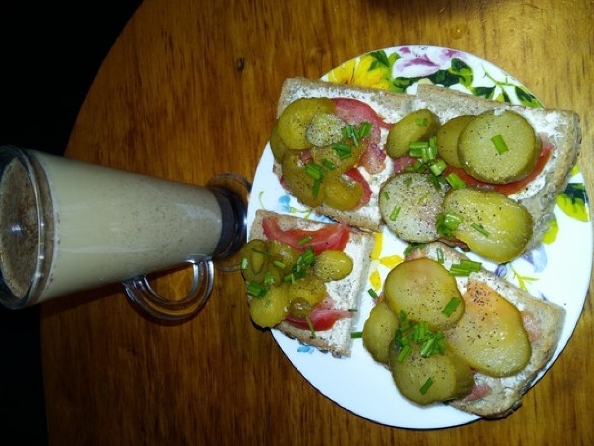 Przepis na Kanapka z pomidorem i ogórkiem