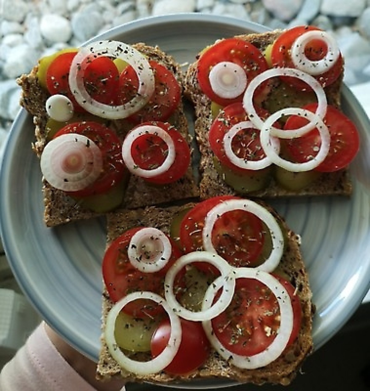 Przepis na Kanapka z pomidorem i ogórkiem
