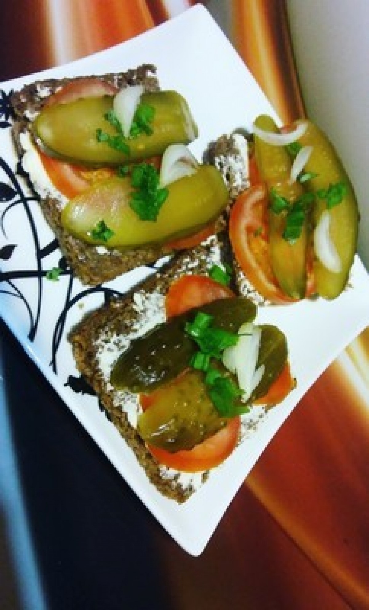 Przepis na Kanapka z pomidorem i ogórkiem