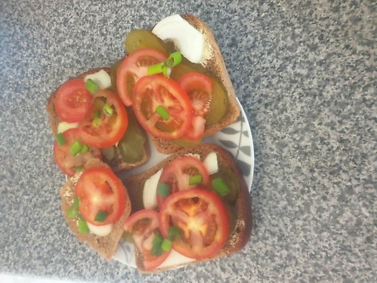 Przepis na Kanapka z pomidorem i ogórkiem