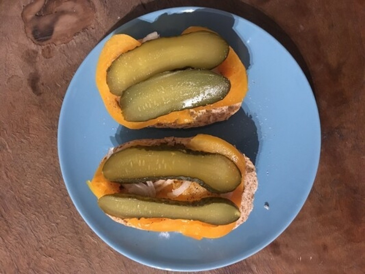 Przepis na Kanapka z pomidorem i ogórkiem