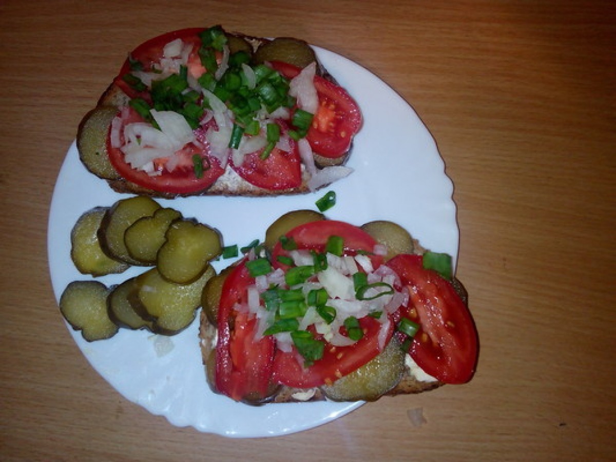 Przepis na Kanapka z pomidorem i ogórkiem
