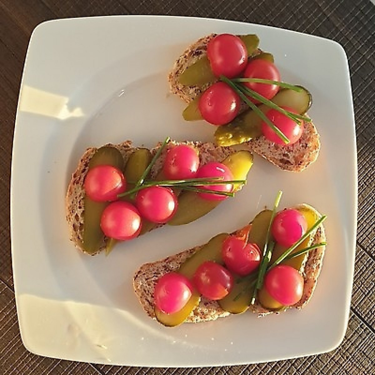 Przepis na Kanapka z pomidorem i ogórkiem