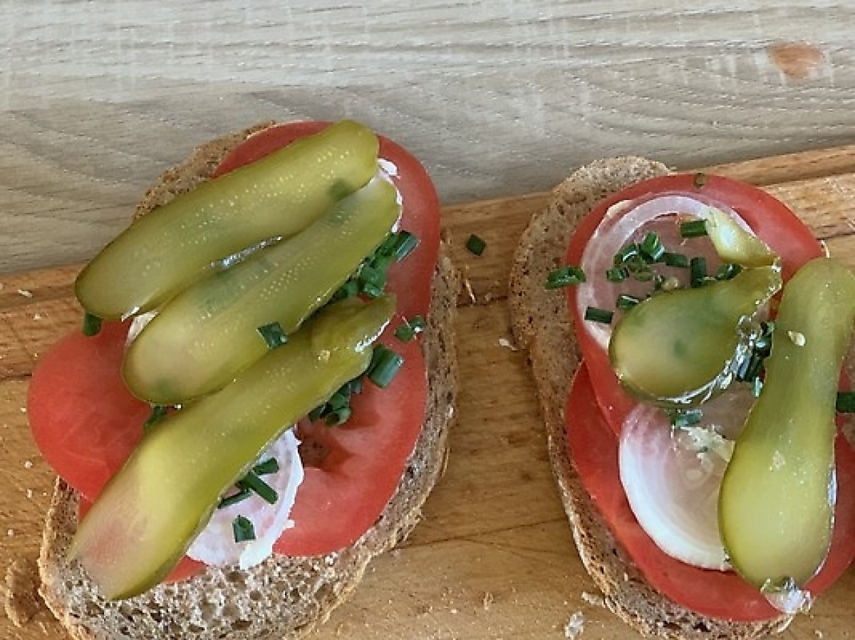 Przepis na Kanapka z pomidorem i ogórkiem