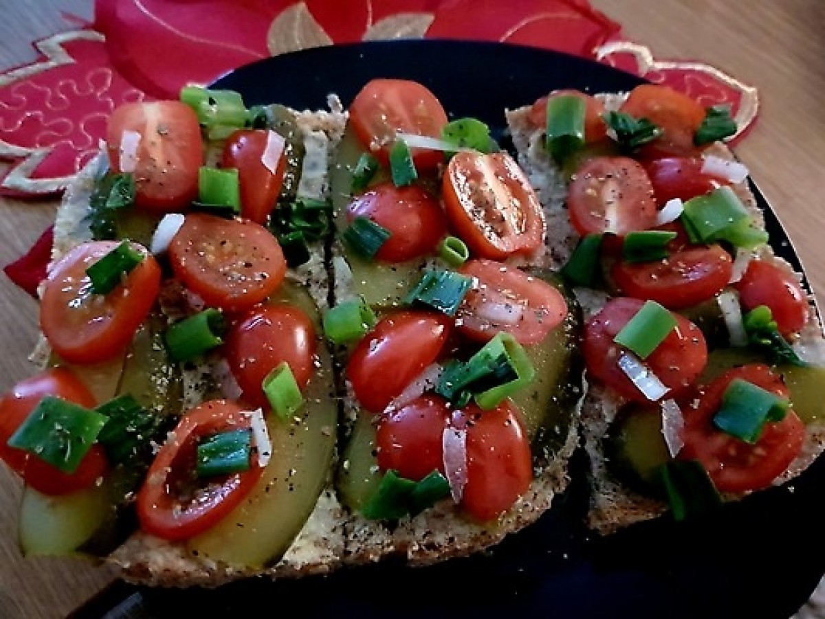 Przepis na Kanapka z pomidorem i ogórkiem
