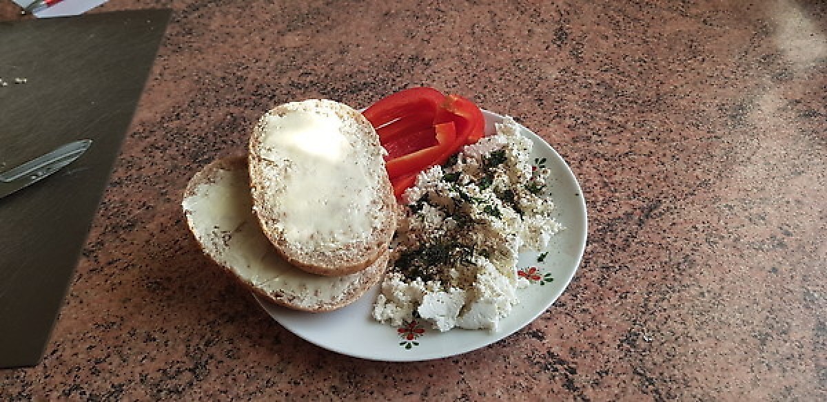 Przepis na Kanapka z twarożkiem, szczypiorkiem i papryką