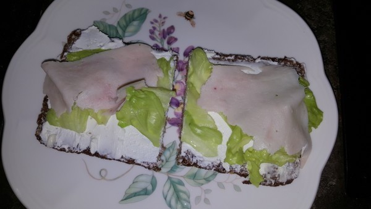 Przepis na Kanapka z sałatą i szynką