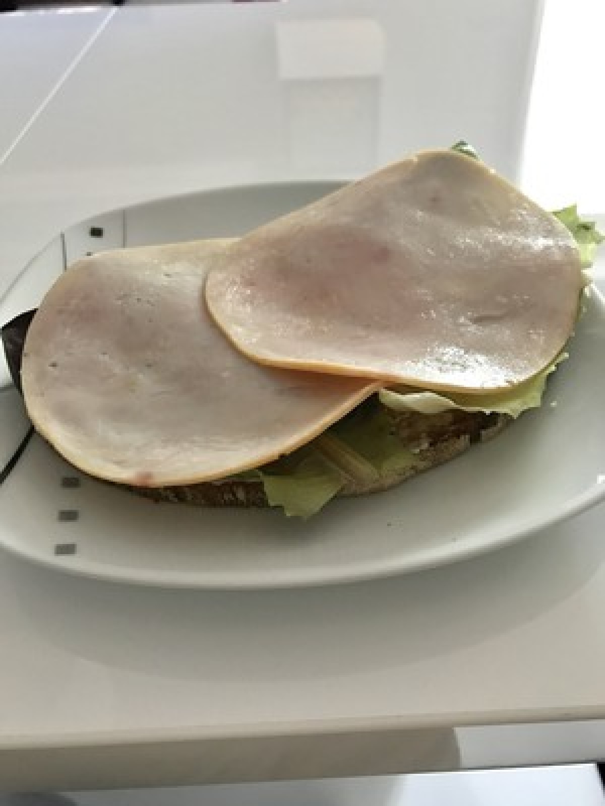 Przepis na Kanapka z sałatą i szynką
