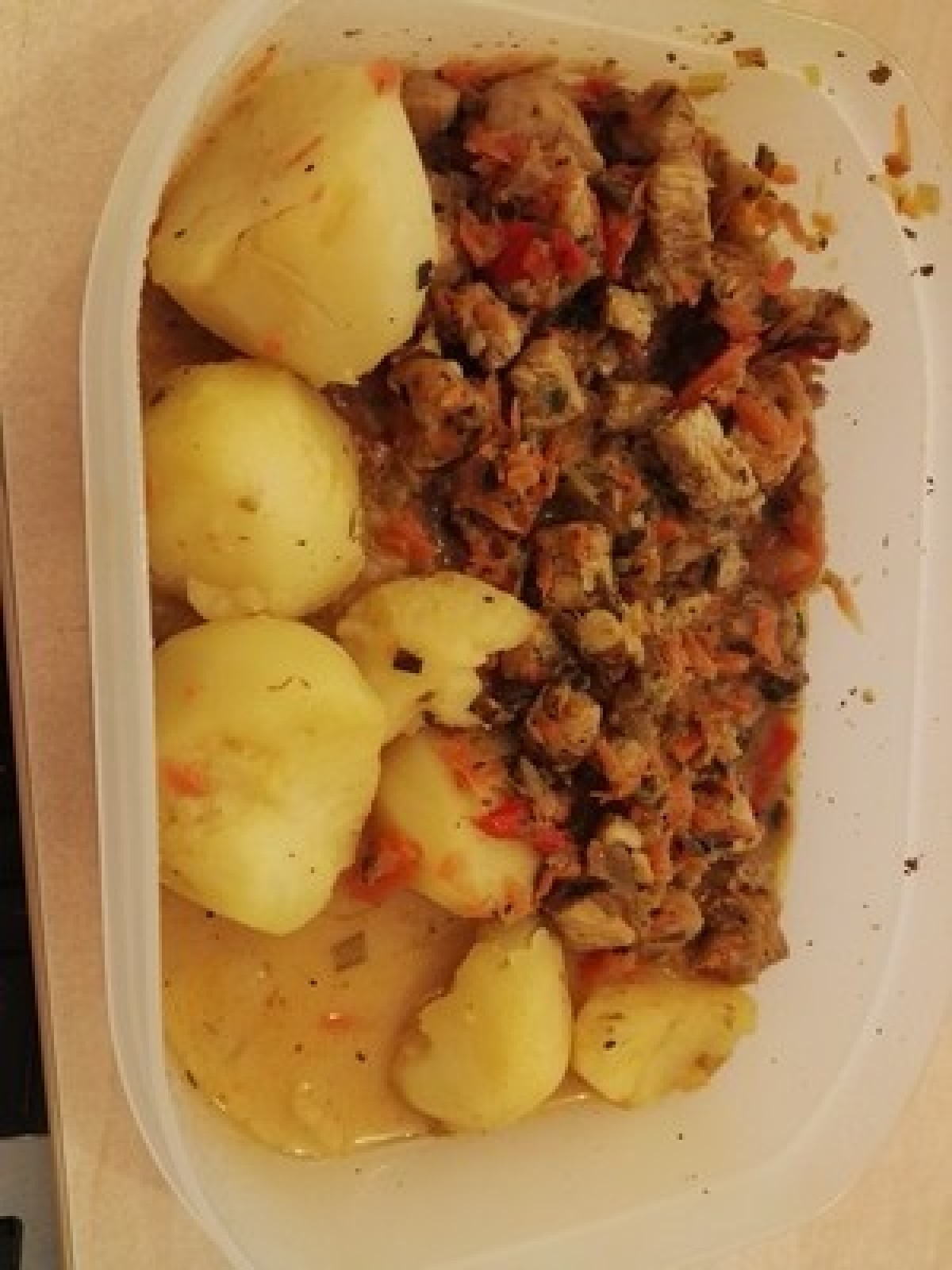 Przepis na Gulasz drobiowy z porem, marchewką i ziemniakami