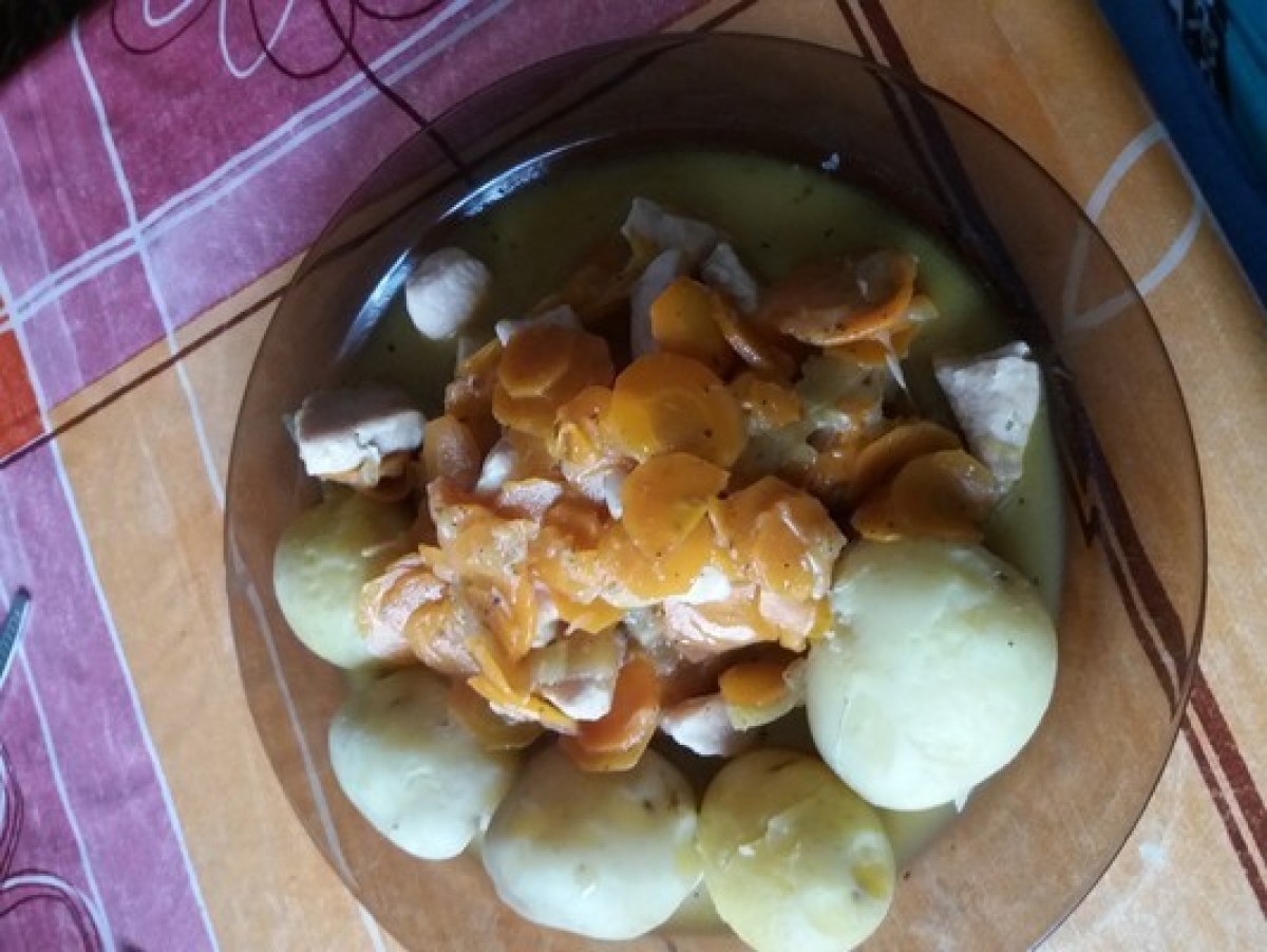 Przepis na Gulasz drobiowy z porem, marchewką i ziemniakami
