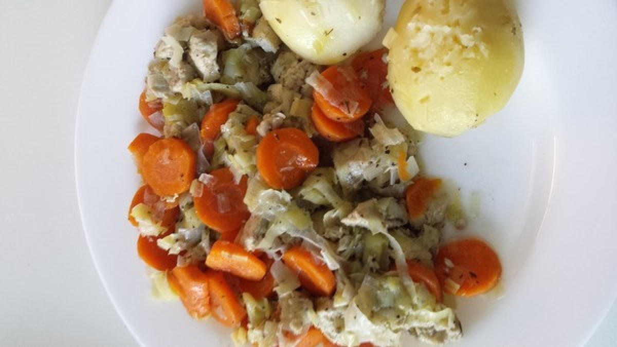Przepis na Gulasz drobiowy z porem, marchewką i ziemniakami