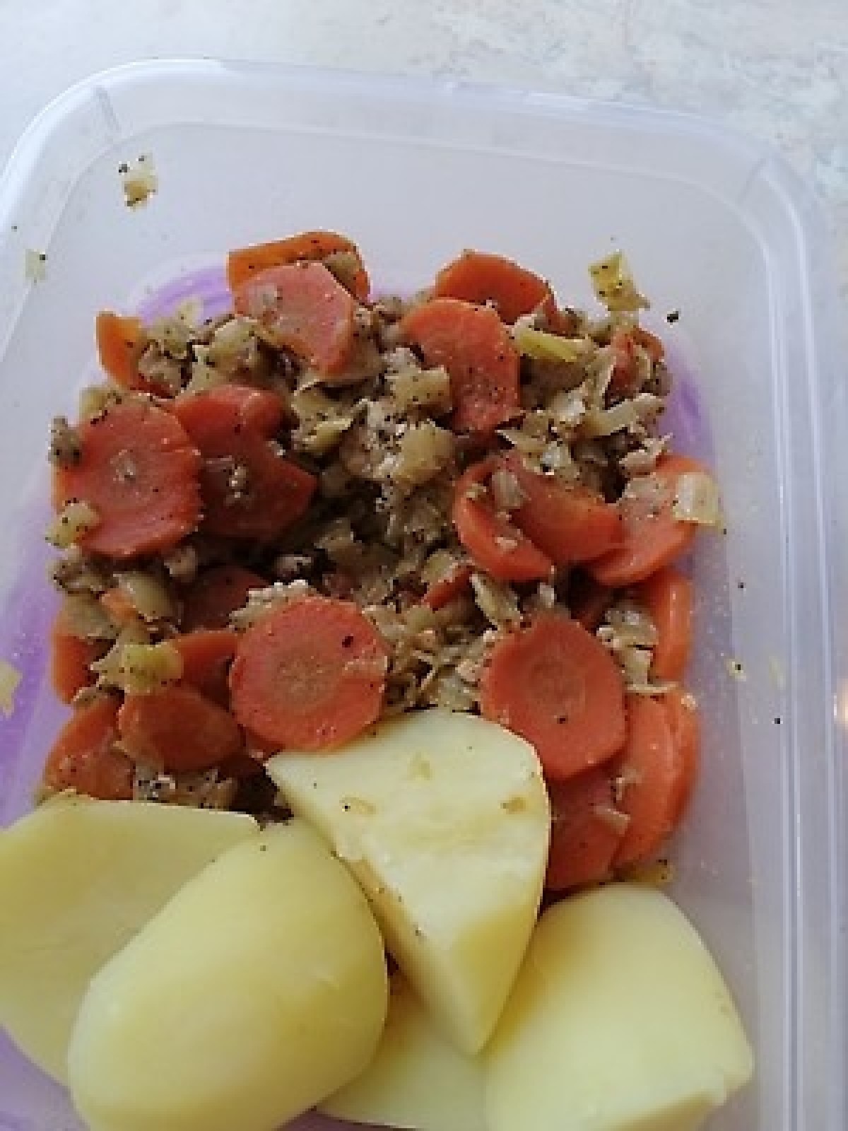 Przepis na Gulasz drobiowy z porem, marchewką i ziemniakami