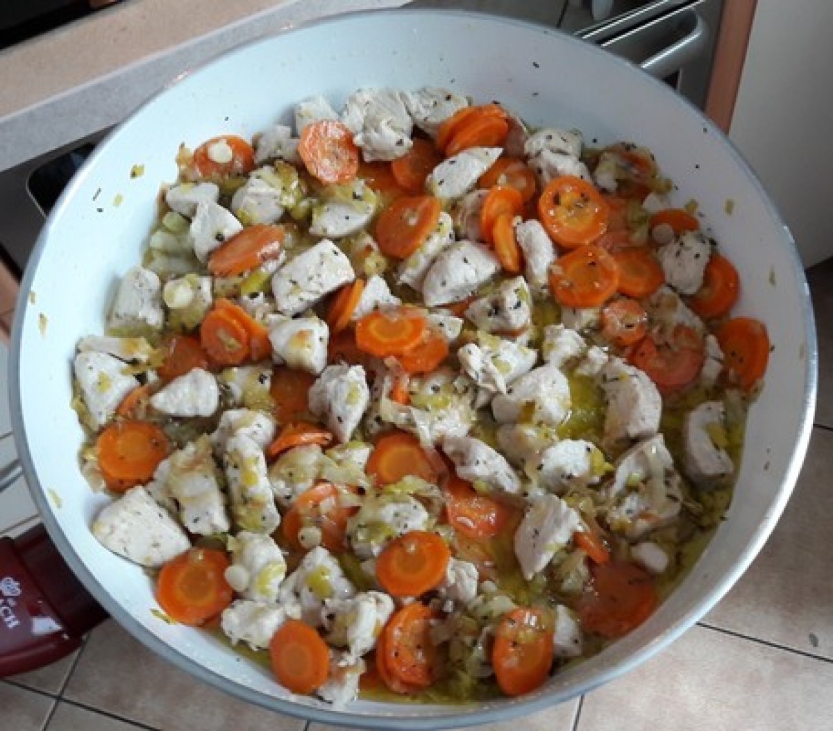 Przepis na Gulasz drobiowy z porem, marchewką i ziemniakami