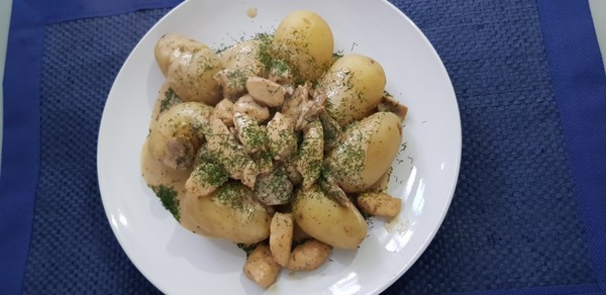 Przepis na Kurczak w sosie grzybowym z makaronem