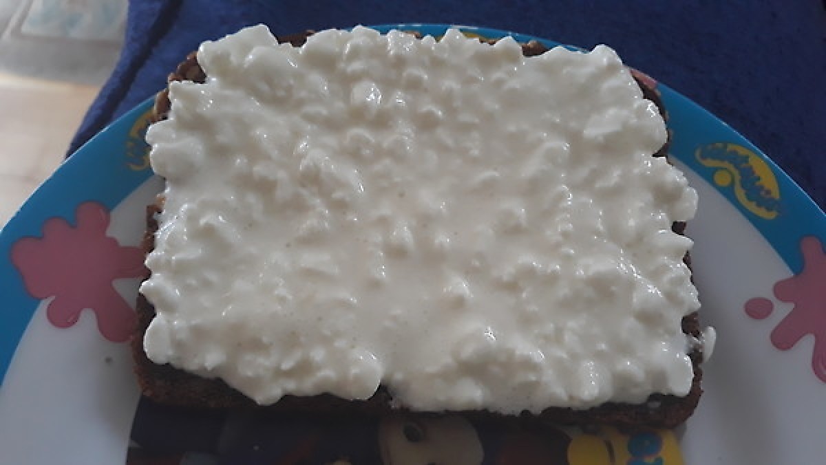 Przepis na Kanapka z miodem i serkiem wiejskim