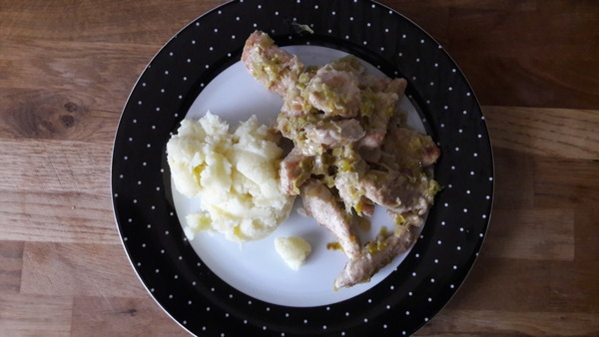 Przepis na Pierś z kurczaka z duszonym porem i puree ziemniaczanym