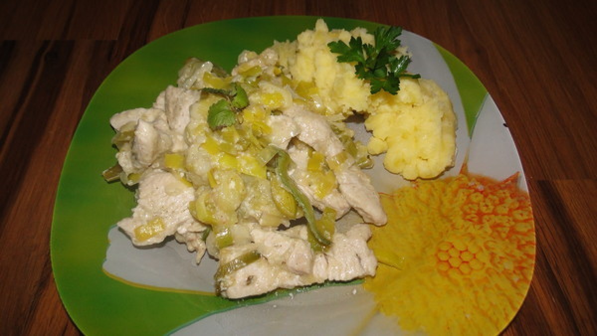 Przepis na Pierś z kurczaka z duszonym porem i puree ziemniaczanym