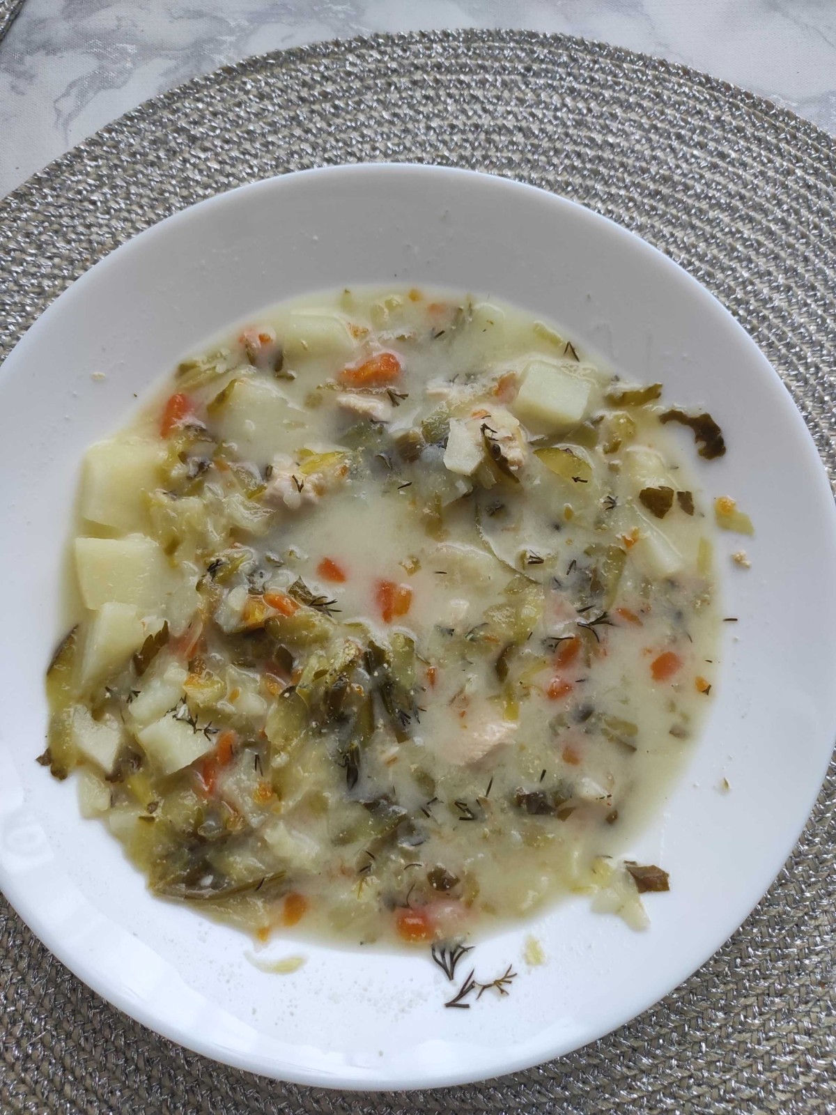 Przepis na Zupa ogórkowa z mięsem i ziemniakami