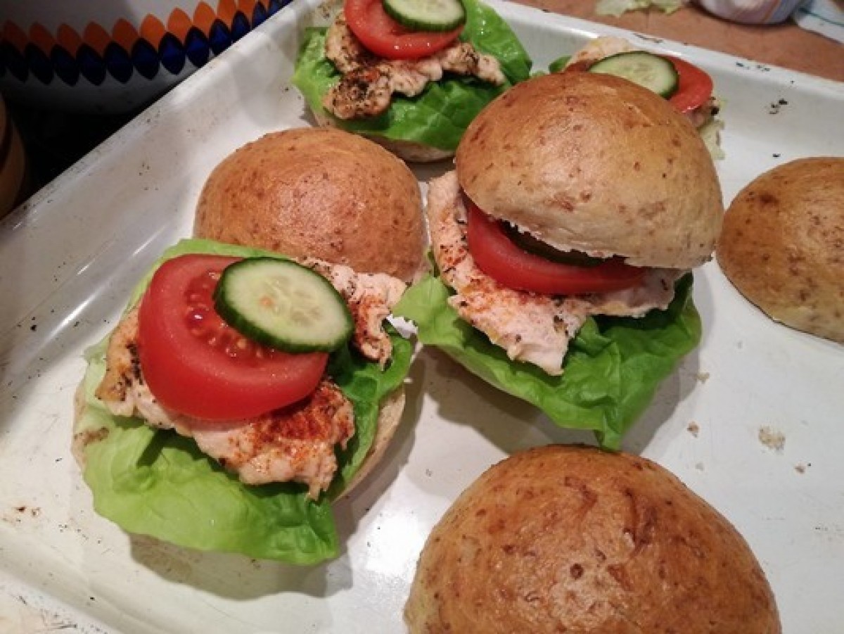 Przepis na Domowy burger z kurczakiem
