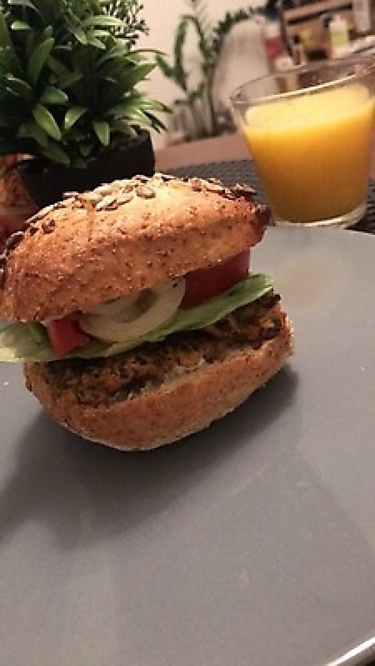 Przepis na Domowy burger z kurczakiem