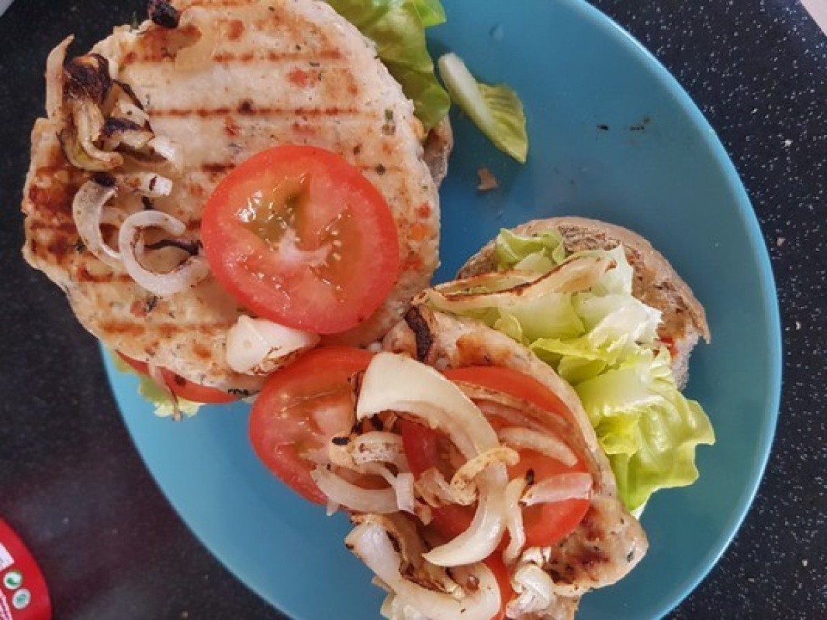 Przepis na Domowy burger z kurczakiem