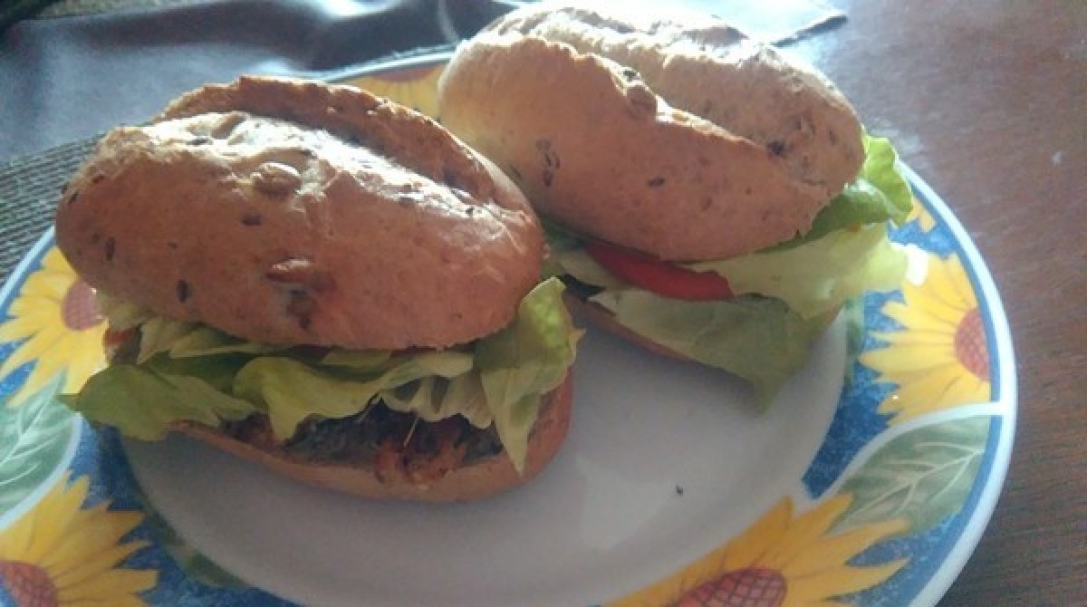 Przepis na Domowy burger z kurczakiem