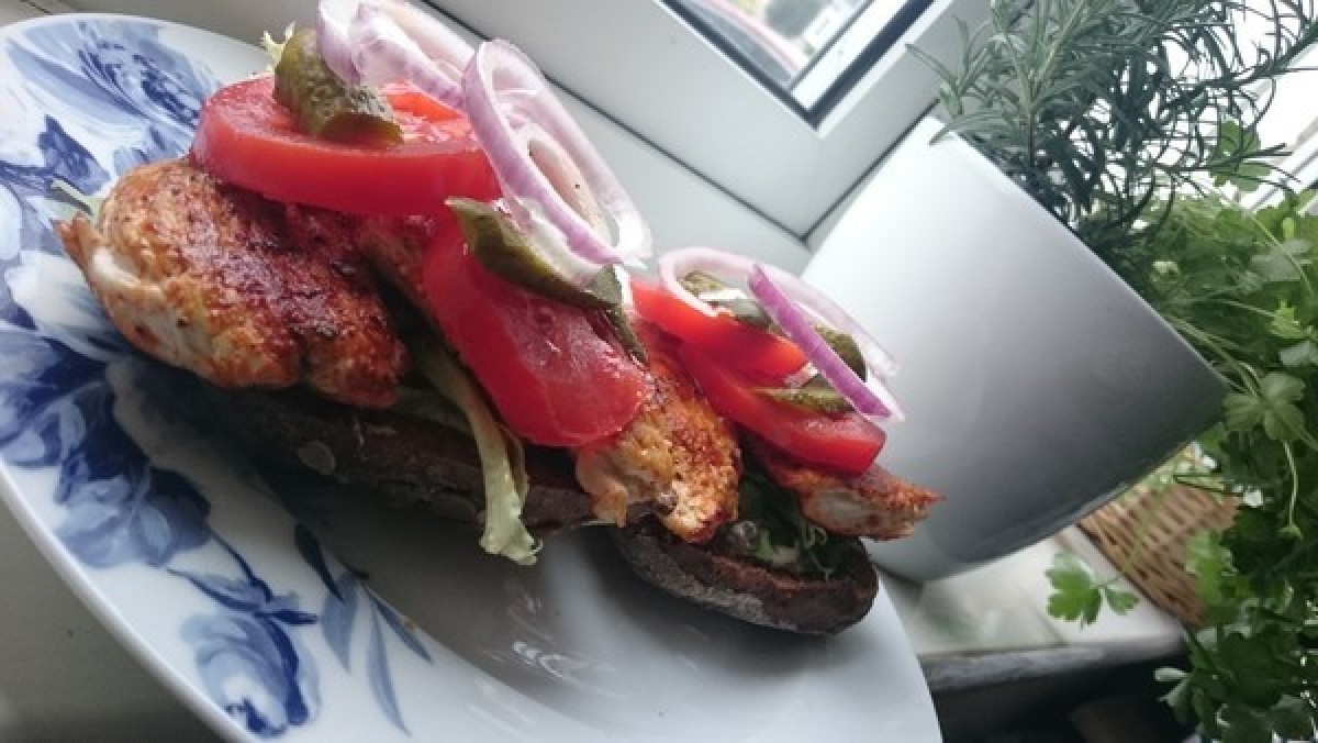 Przepis na Domowy burger z kurczakiem