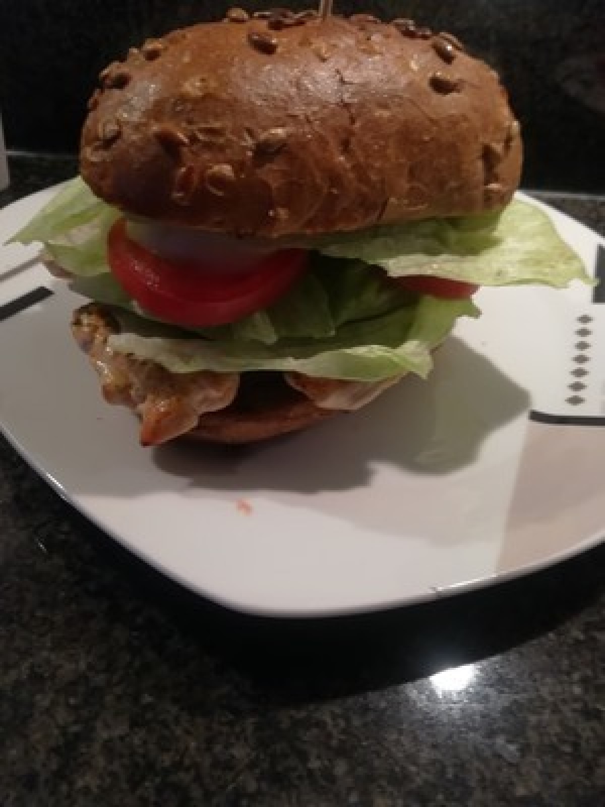 Przepis na Domowy burger z kurczakiem