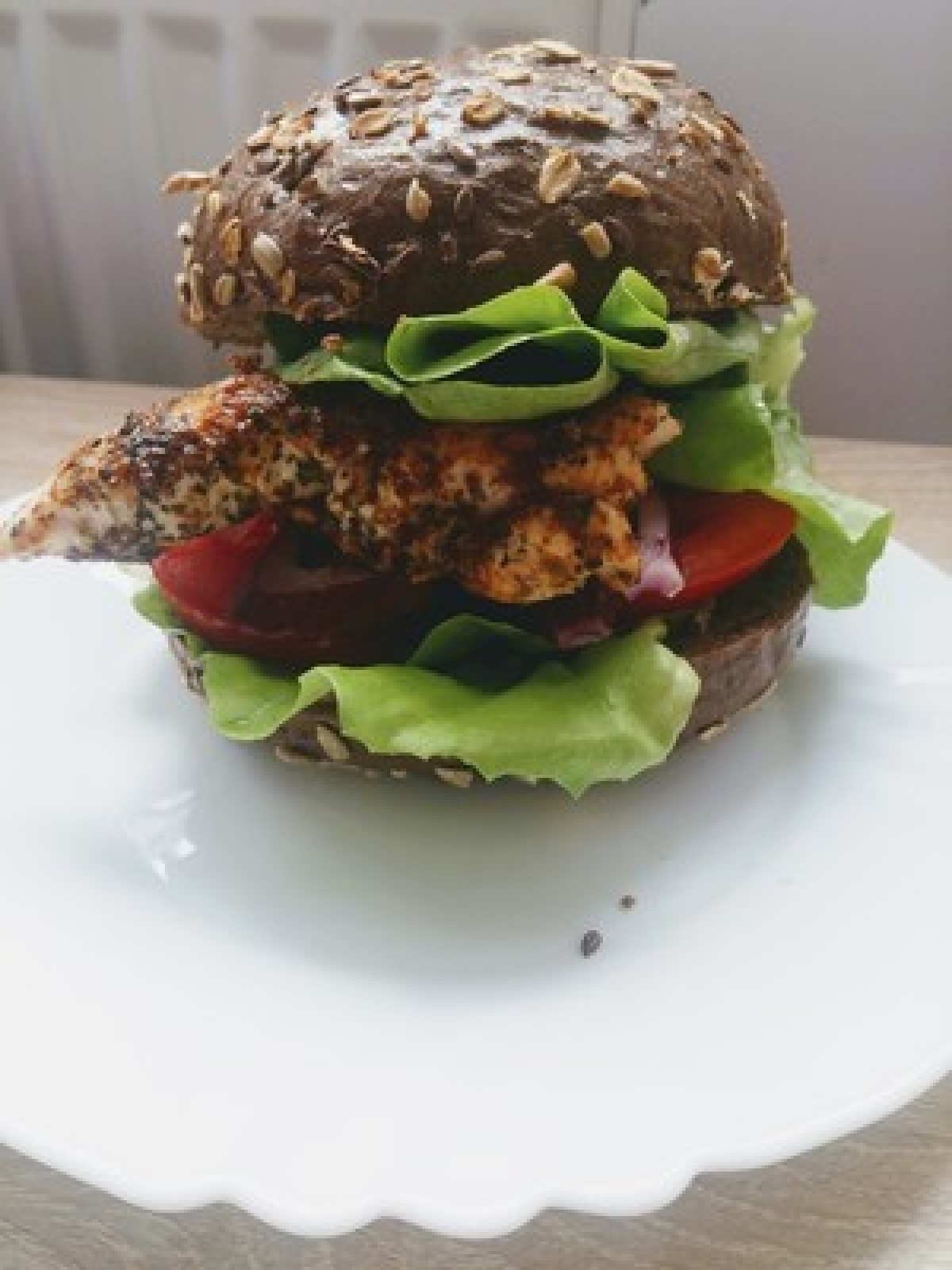 Przepis na Domowy burger z kurczakiem