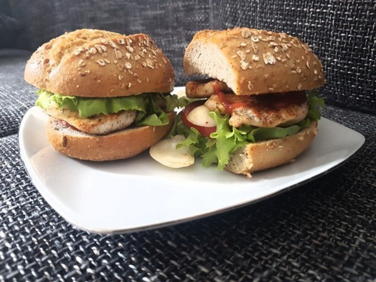 Przepis na Domowy burger z kurczakiem