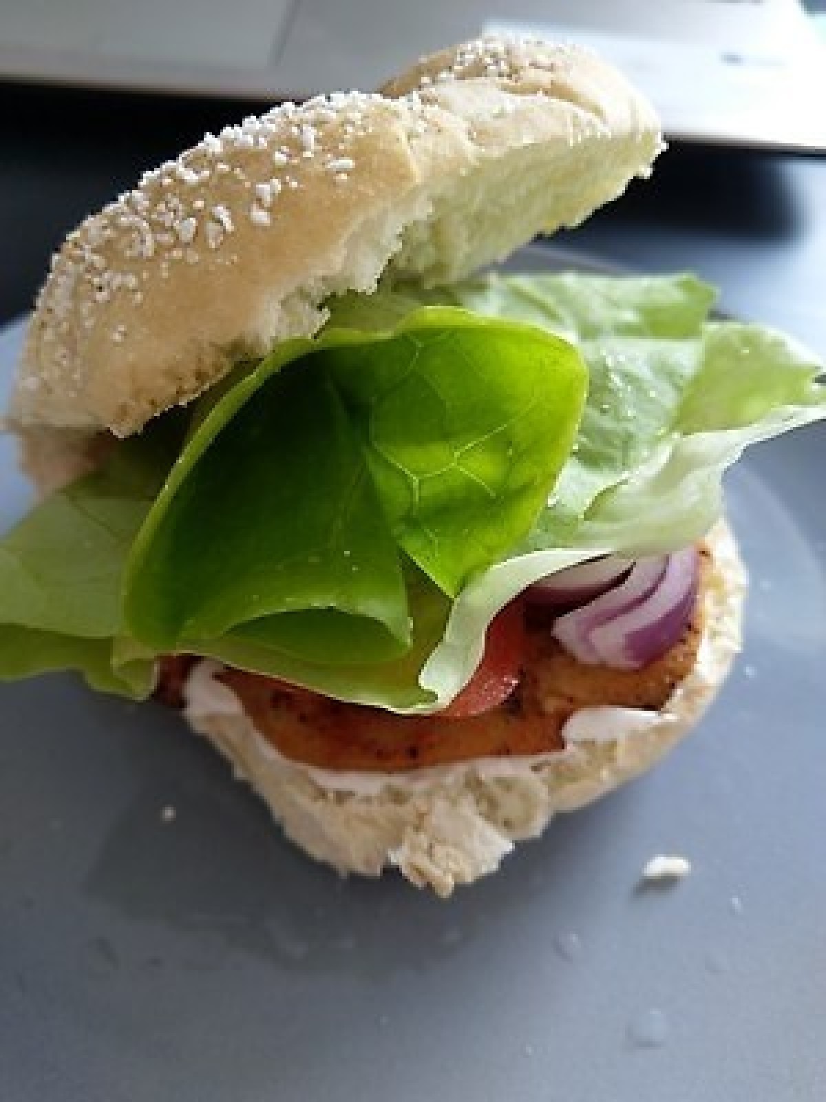 Przepis na Domowy burger z kurczakiem