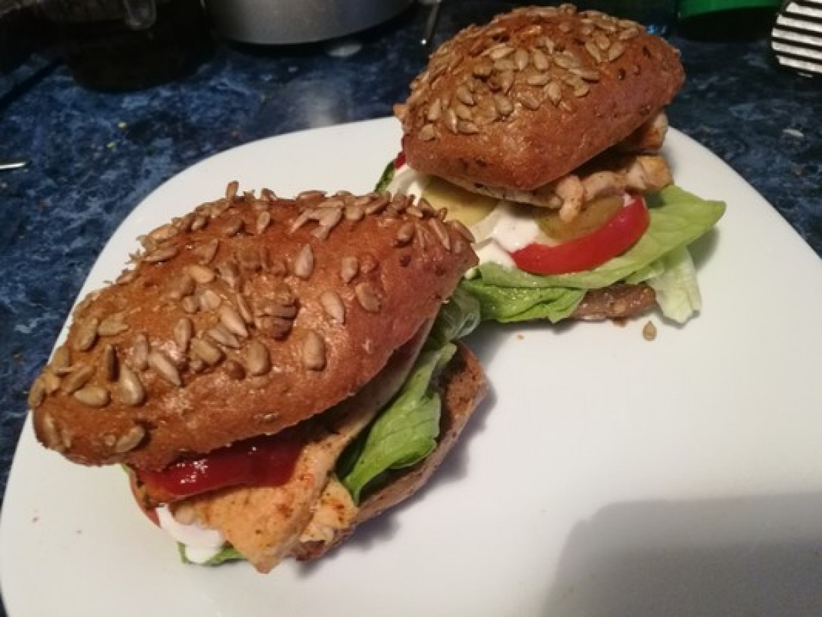 Przepis na Domowy burger z kurczakiem