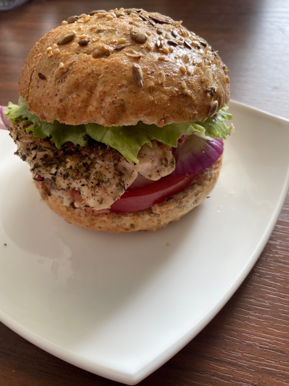 Przepis na Domowy burger z kurczakiem