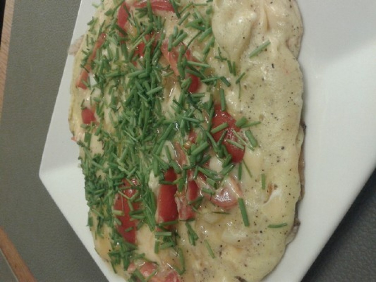 Przepis na Omlet z pomidorem i cebulą
