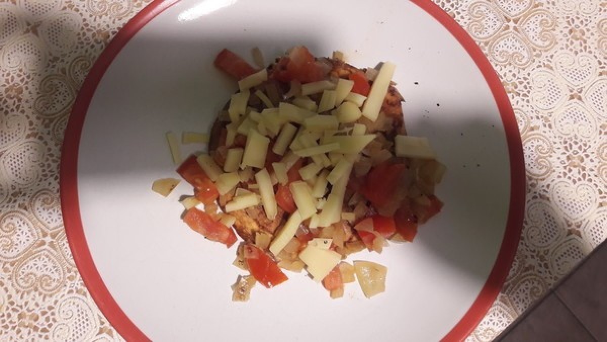 Przepis na Omlet z pomidorem i cebulą