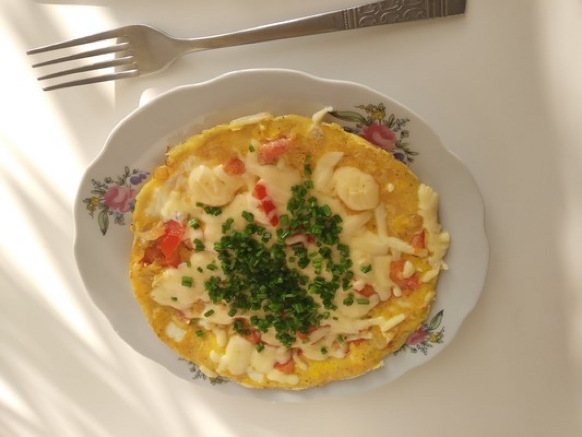 Przepis na Omlet z pomidorem i cebulą