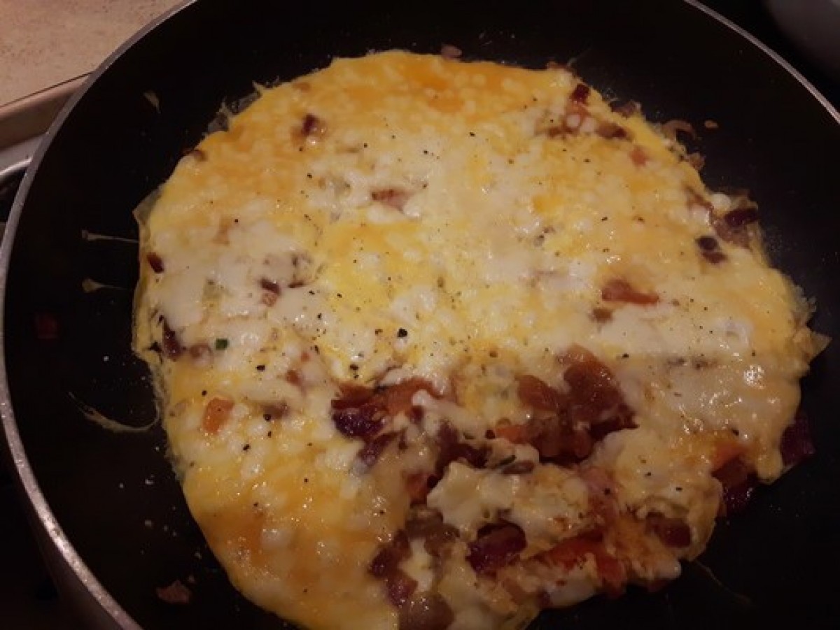 Przepis na Omlet z pomidorem i cebulą
