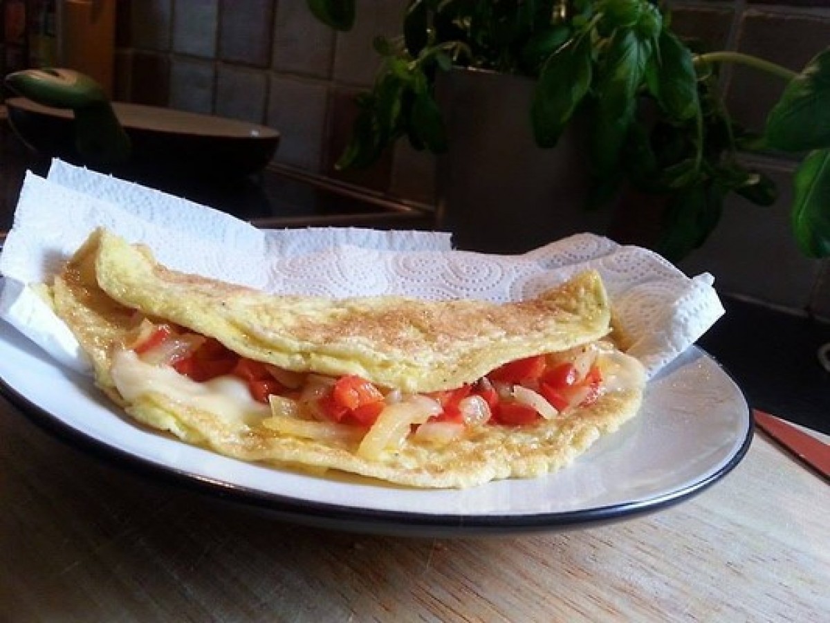 Przepis na Omlet z pomidorem i cebulą