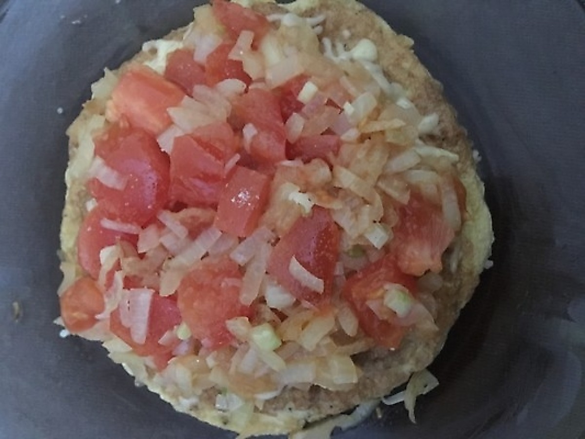 Przepis na Omlet z pomidorem i cebulą