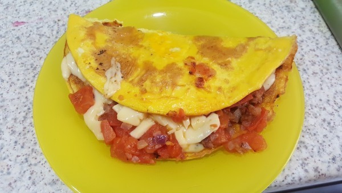 Przepis na Omlet z pomidorem i cebulą