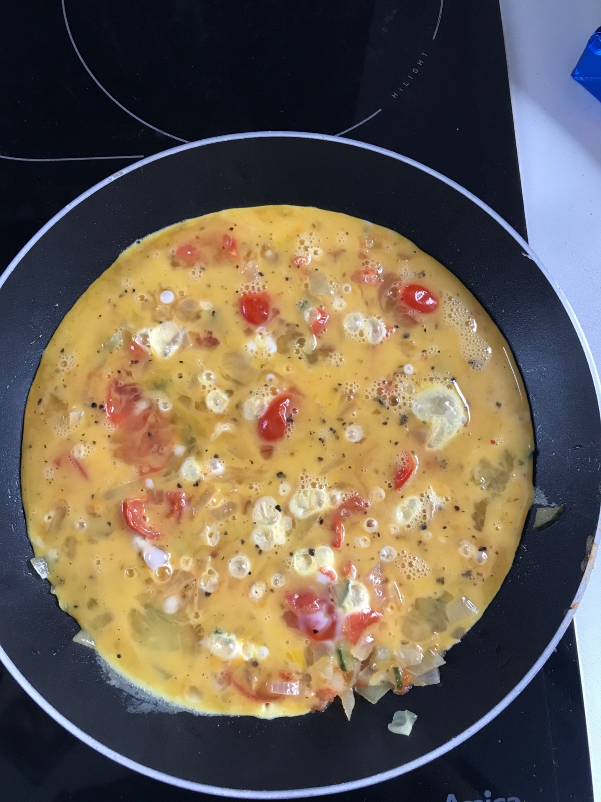 Przepis na Omlet z pomidorem i cebulą