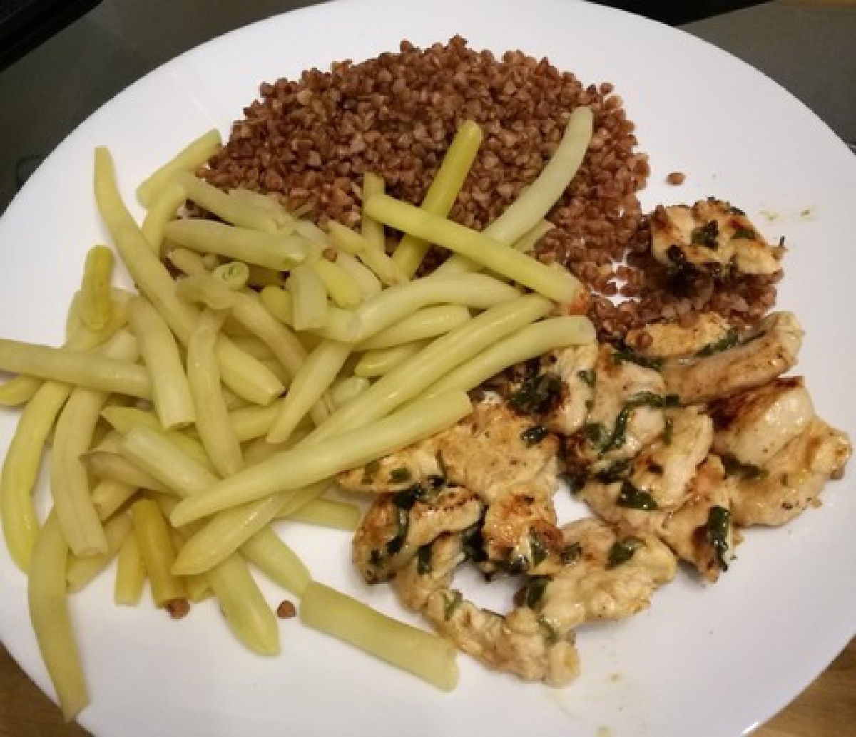 Przepis na Pierś z kurczaka w musztardzie z kaszą i fasolką szparagową
